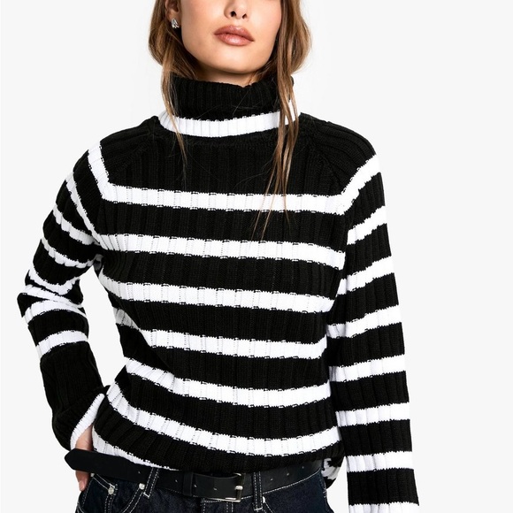 NWOT  BOOHOO sweater - Picture 1 of 3